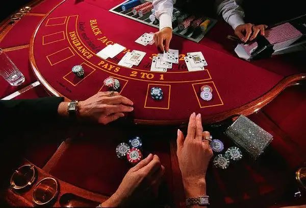 Pengaturan taruhan Wolf Gold dengan berbagai pilihan jumlah taruhan